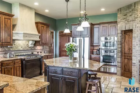204 E Honors Cir, Sioux Falls, SD 57108 photo 12