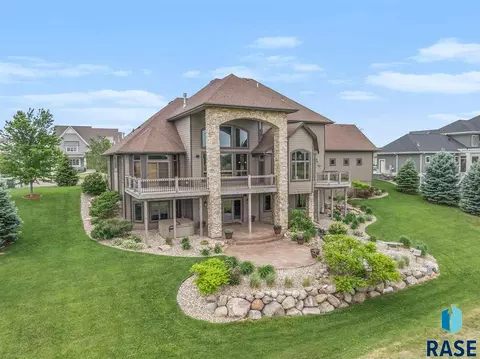 204 E Honors Cir, Sioux Falls, SD 57108 photo 1