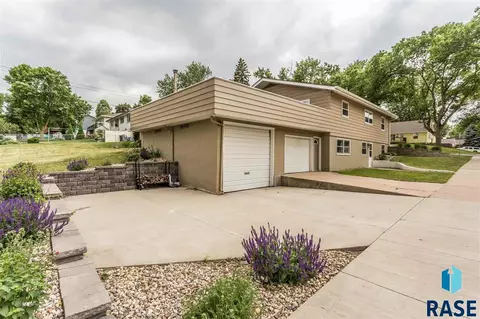 2000 S Willow Ave, Sioux Falls, SD 57105 photo 4
