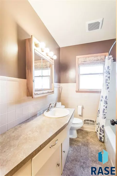 2000 S Willow Ave, Sioux Falls, SD 57105 photo 18