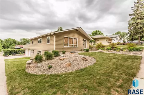 2000 S Willow Ave, Sioux Falls, SD 57105 photo 1