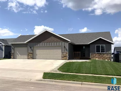 3316 E Chatham St, Sioux Falls, SD 57108 photo 1