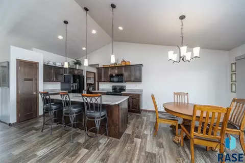 3316 E Chatham St, Sioux Falls, SD 57108 photo 3