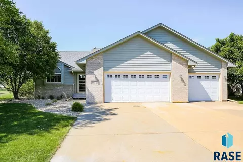 1924 E Briar Den Ct, Sioux Falls, SD 57108 photo 1