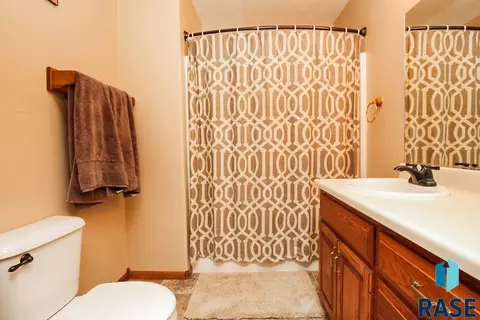 1924 E Briar Den Ct, Sioux Falls, SD 57108 photo 8