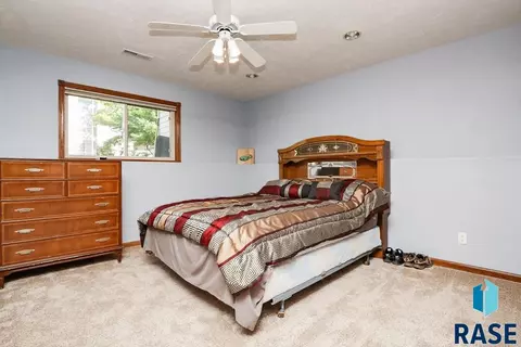 1924 E Briar Den Ct, Sioux Falls, SD 57108 photo 14