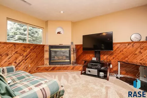 1924 E Briar Den Ct, Sioux Falls, SD 57108 photo 12