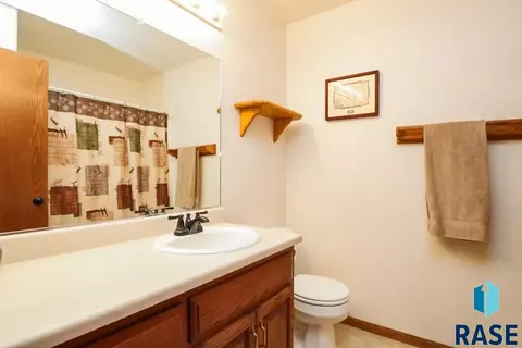 1924 E Briar Den Ct, Sioux Falls, SD 57108 photo 11