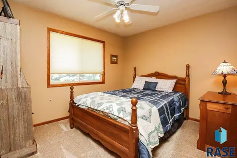 1924 E Briar Den Ct, Sioux Falls, SD 57108 photo 9