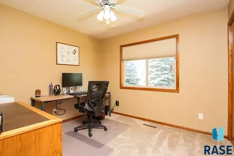 1924 E Briar Den Ct, Sioux Falls, SD 57108 photo 10