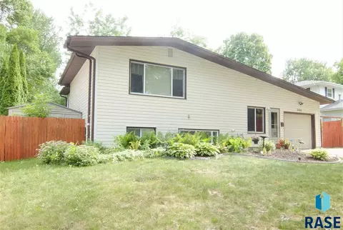 3505 E 13th St, Sioux Falls, SD 57103 photo 2