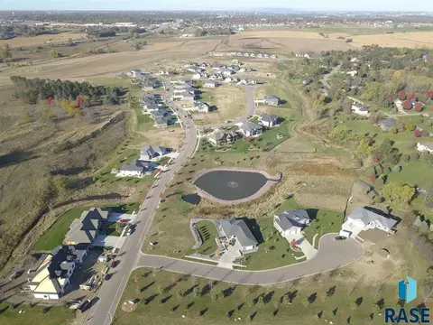 7401 E Twin Pines Ct, Sioux Falls, SD 57110 photo 2