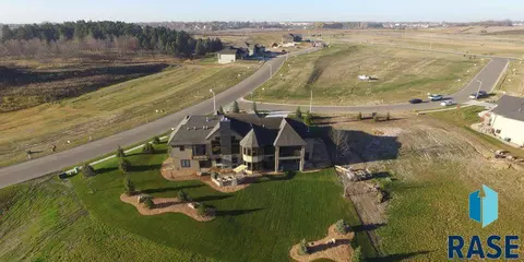 7401 E Twin Pines Ct, Sioux Falls, SD 57110 photo 3
