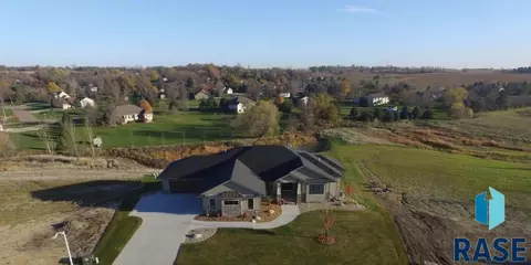 7401 E Twin Pines Ct, Sioux Falls, SD 57110 photo 5
