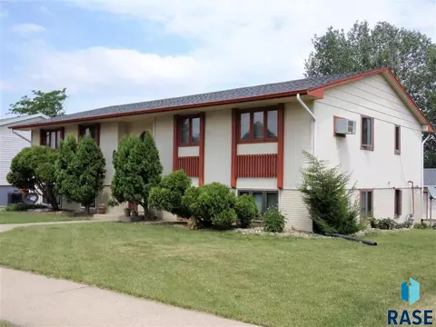 4900 S Baha Ave, Sioux Falls, SD 57106 photo 2