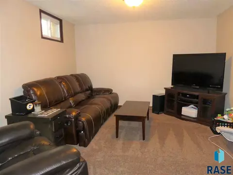 Undisclosed, Sioux Falls, SD 57103 photo 14