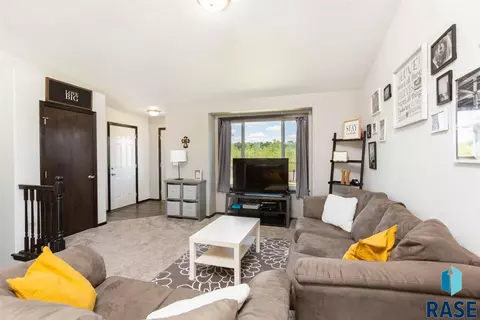 6301 N Seubert Ave, Sioux Falls, SD 57104 photo 4