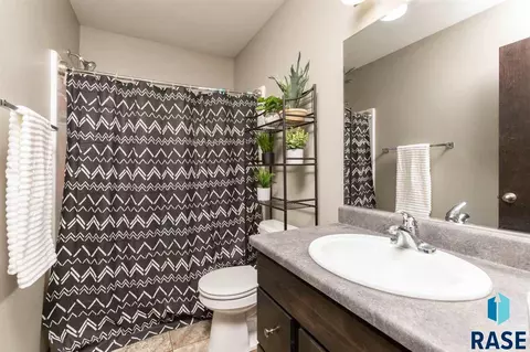 6301 N Seubert Ave, Sioux Falls, SD 57104 photo 14