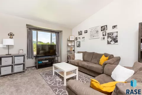 6301 N Seubert Ave, Sioux Falls, SD 57104 photo 3