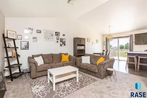 6301 N Seubert Ave, Sioux Falls, SD 57104 photo 2