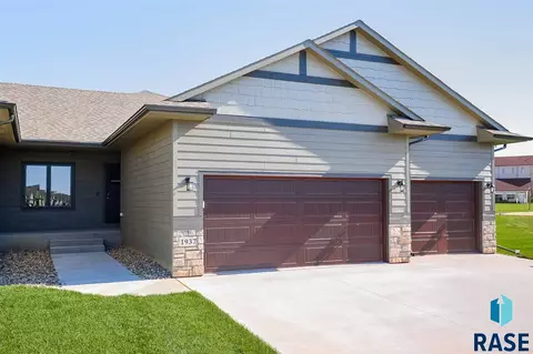 1937 S Sonoma Pl, Sioux Falls, SD 57106 photo 1