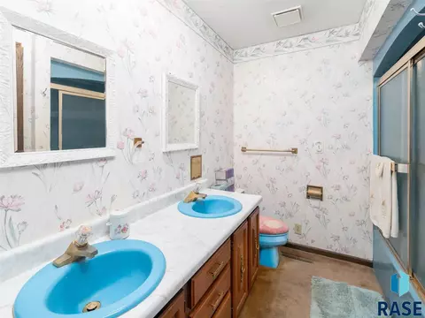 6801 E 26th St, Sioux Falls, SD 57110 photo 13