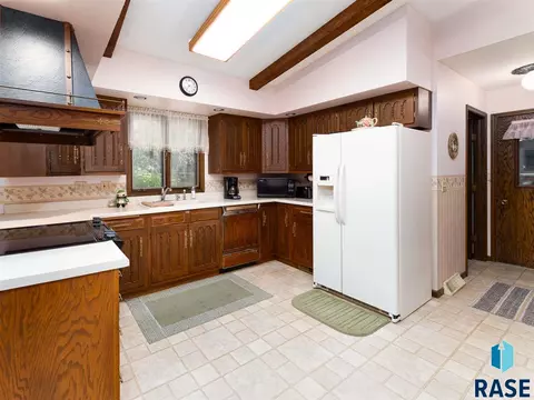 6801 E 26th St, Sioux Falls, SD 57110 photo 5