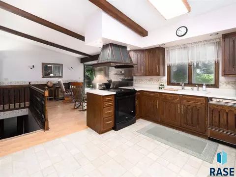 6801 E 26th St, Sioux Falls, SD 57110 photo 4