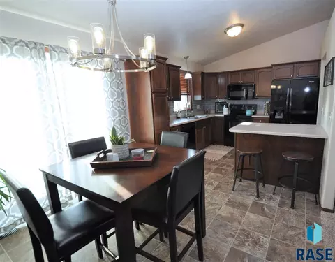 3803 S Homerun Ave, Sioux Falls, SD 57110 photo 8