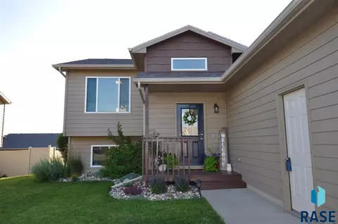 3803 S Homerun Ave, Sioux Falls, SD 57110 photo 2