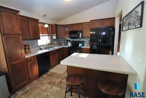 3803 S Homerun Ave, Sioux Falls, SD 57110 photo 3