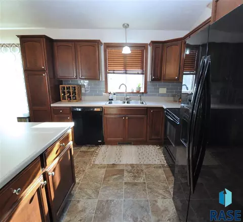 3803 S Homerun Ave, Sioux Falls, SD 57110 photo 4