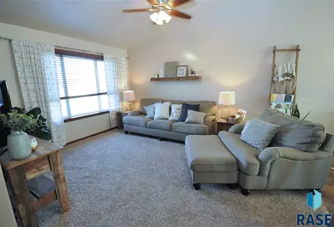 3803 S Homerun Ave, Sioux Falls, SD 57110 photo 9