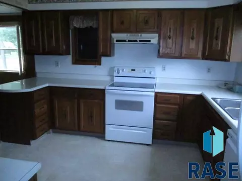 417 N Olive Ave, Madison, SD 57042 photo 7