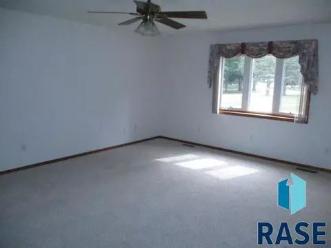 417 N Olive Ave, Madison, SD 57042 photo 12