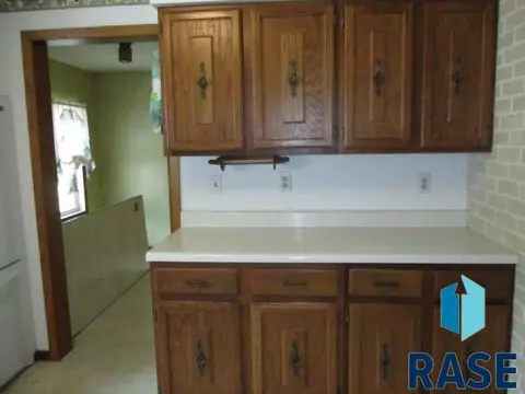 417 N Olive Ave, Madison, SD 57042 photo 9