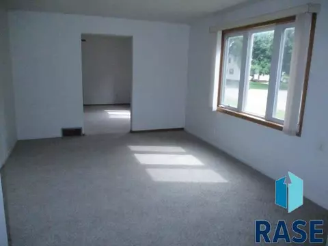 417 N Olive Ave, Madison, SD 57042 photo 11