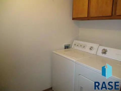 417 N Olive Ave, Madison, SD 57042 photo 15