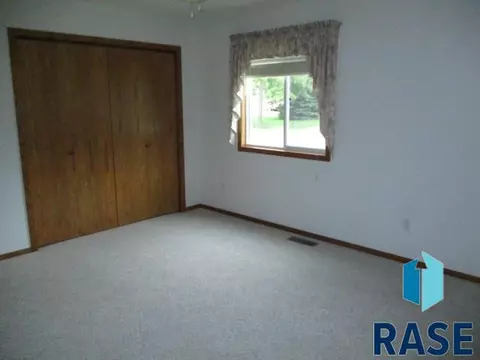 417 N Olive Ave, Madison, SD 57042 photo 13