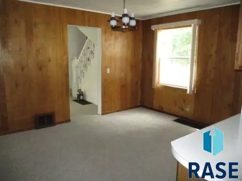 417 N Olive Ave, Madison, SD 57042 photo 10