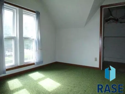417 N Olive Ave, Madison, SD 57042 photo 17