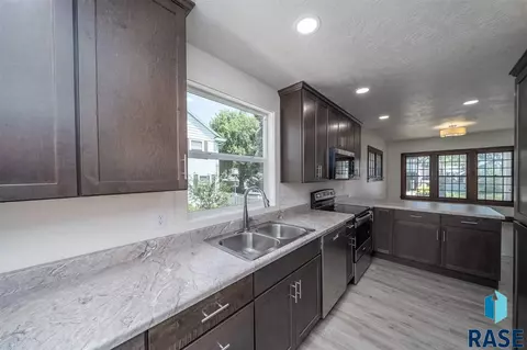 1503 S Spring Ave, Sioux Falls, SD 57105 photo 8