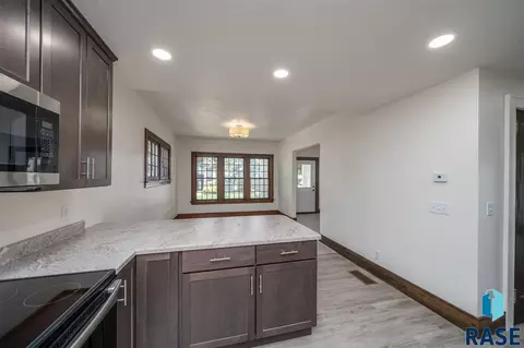 1503 S Spring Ave, Sioux Falls, SD 57105 photo 10