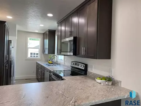 1503 S Spring Ave, Sioux Falls, SD 57105 photo 7