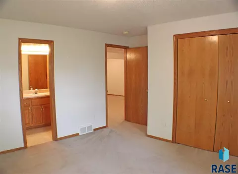 3703 E Mission St, Sioux Falls, SD 57103 photo 12