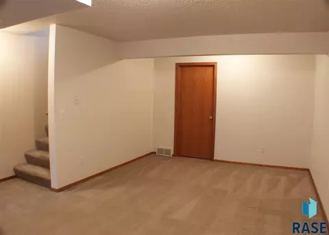 3703 E Mission St, Sioux Falls, SD 57103 photo 10