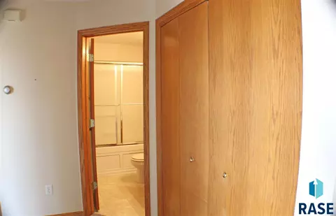 3703 E Mission St, Sioux Falls, SD 57103 photo 5