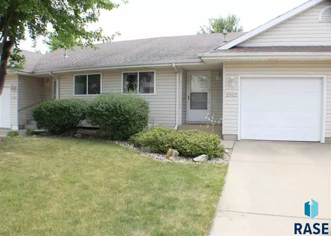 3703 E Mission St, Sioux Falls, SD 57103 photo 1