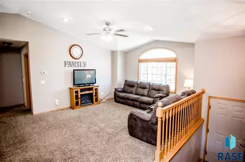 1504 S River Oak Ave, Brandon, SD 57005 photo 2