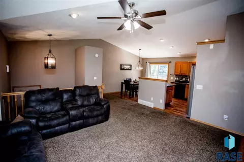 1504 S River Oak Ave, Brandon, SD 57005 photo 4